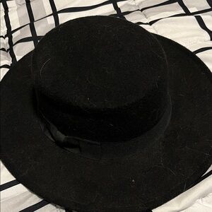 Hot Topic Black Brimmed Hat